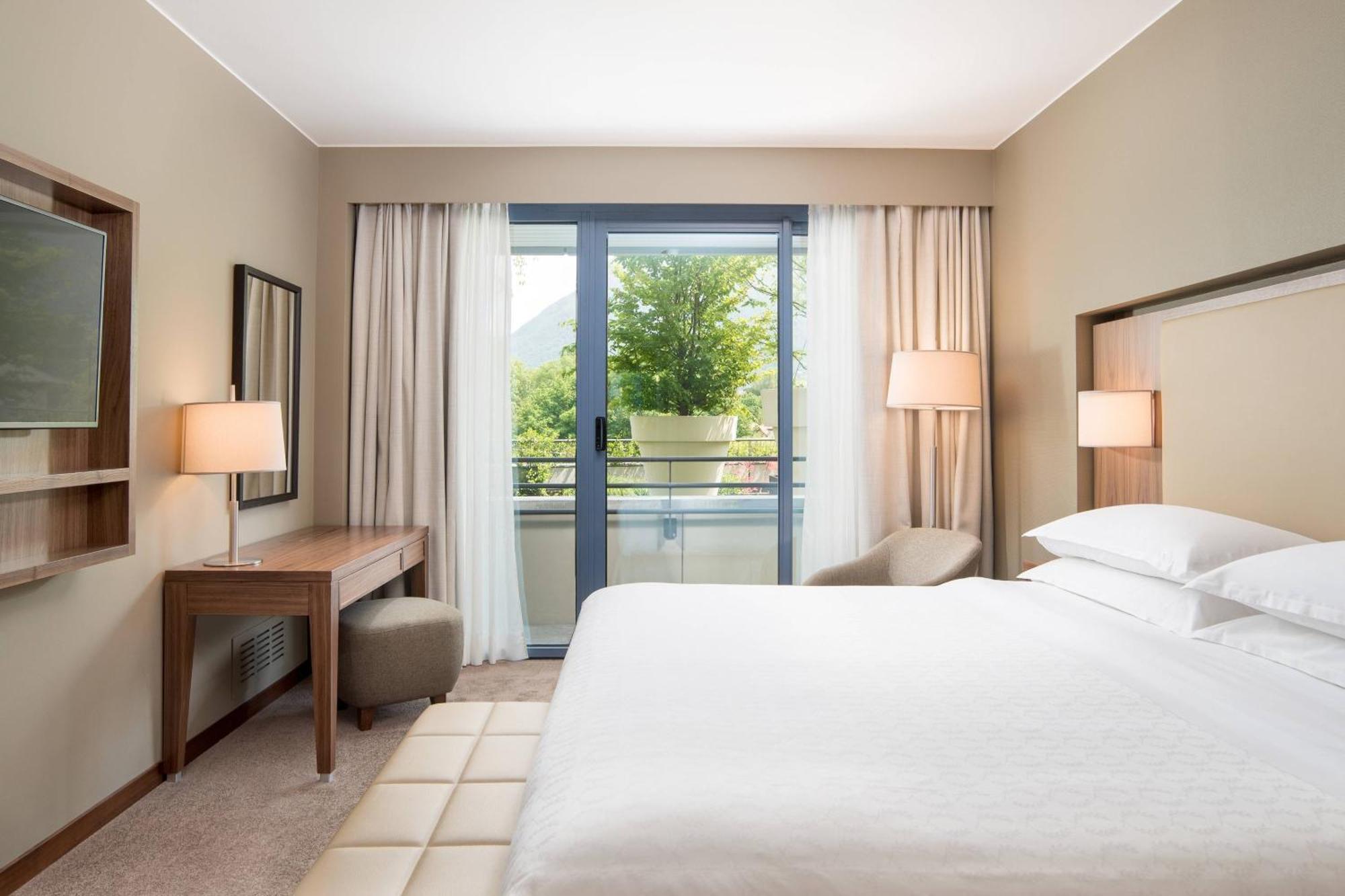 Sheraton Lake Como Hotel Esterno foto