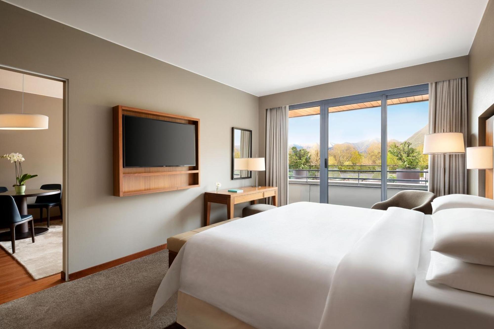 Sheraton Lake Como Hotel Esterno foto